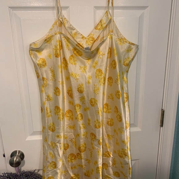 YELLOW FLORAL SLIP DRESS 1X - Picture 3 of 3